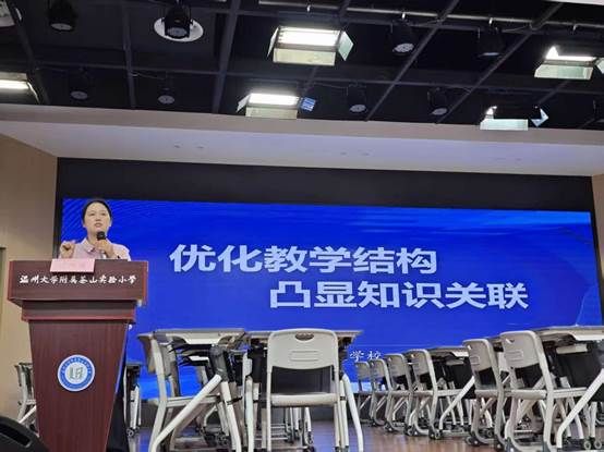 蓝色的店铺招牌AI 生成的内容可能不正确。